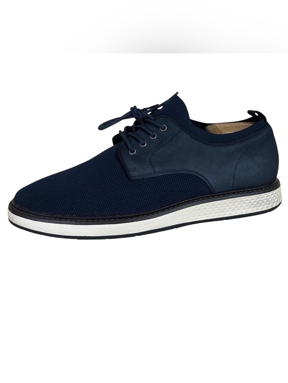 Vince Camuto Vy-Eero Navy and White Hybrid Oxford Dress Sneakers - Sz 10.5